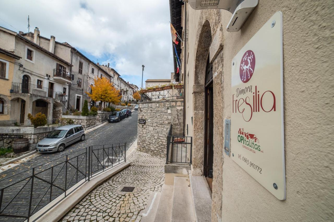 Dimora Fresilia Casa Vacanze โอปิ ภายนอก รูปภาพ