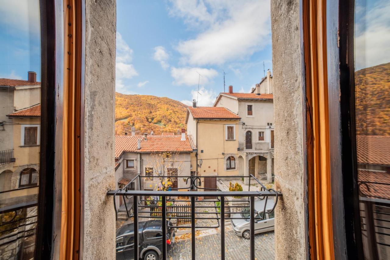 Dimora Fresilia Casa Vacanze โอปิ ภายนอก รูปภาพ