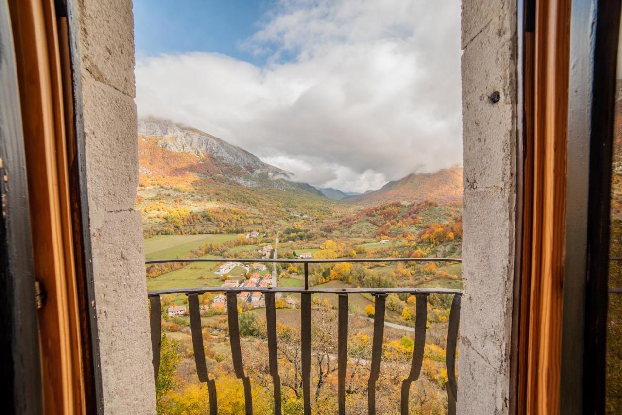 Dimora Fresilia Casa Vacanze โอปิ ภายนอก รูปภาพ