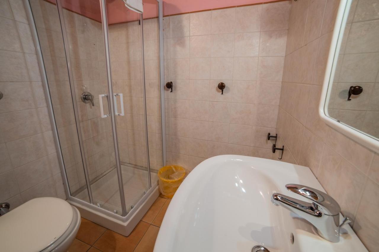 Dimora Fresilia Casa Vacanze โอปิ ภายนอก รูปภาพ