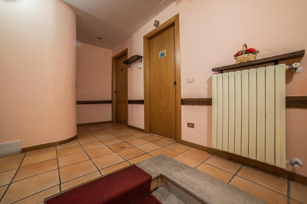 Dimora Fresilia Casa Vacanze โอปิ ภายนอก รูปภาพ
