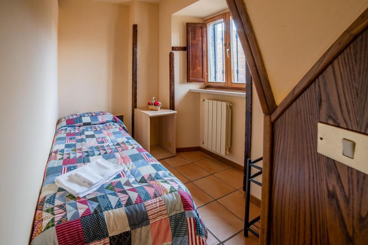 Dimora Fresilia Casa Vacanze โอปิ ภายนอก รูปภาพ