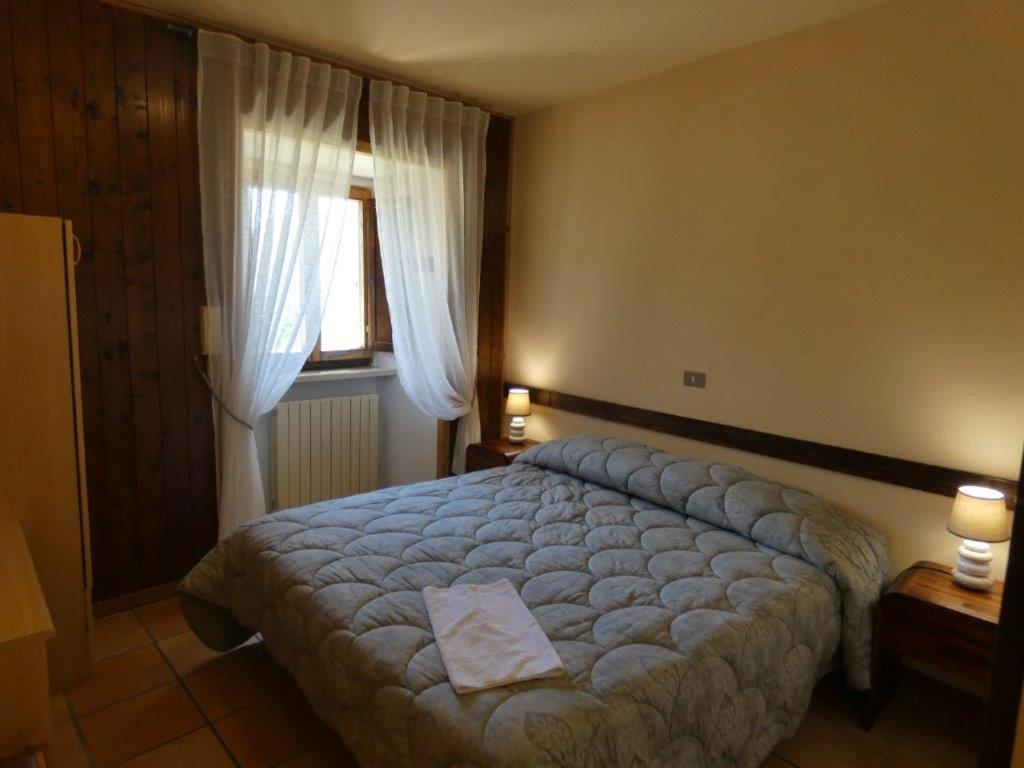 Dimora Fresilia Casa Vacanze โอปิ ภายนอก รูปภาพ