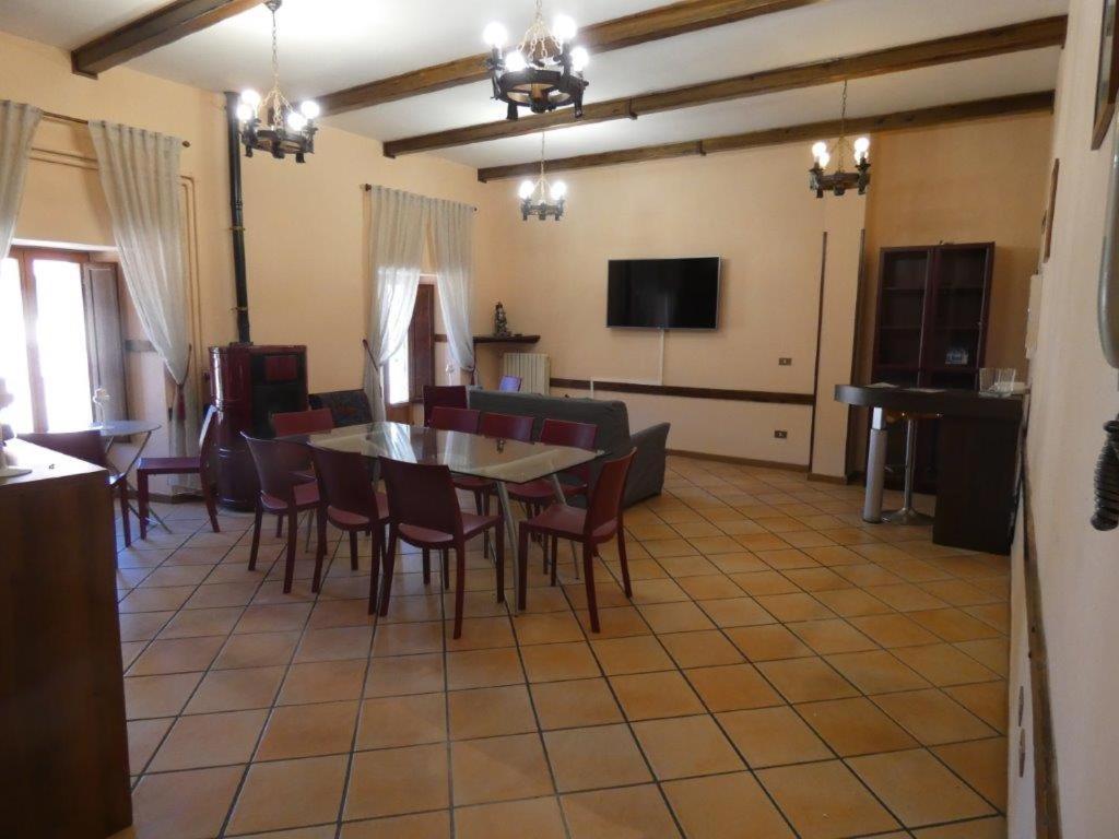Dimora Fresilia Casa Vacanze โอปิ ภายนอก รูปภาพ